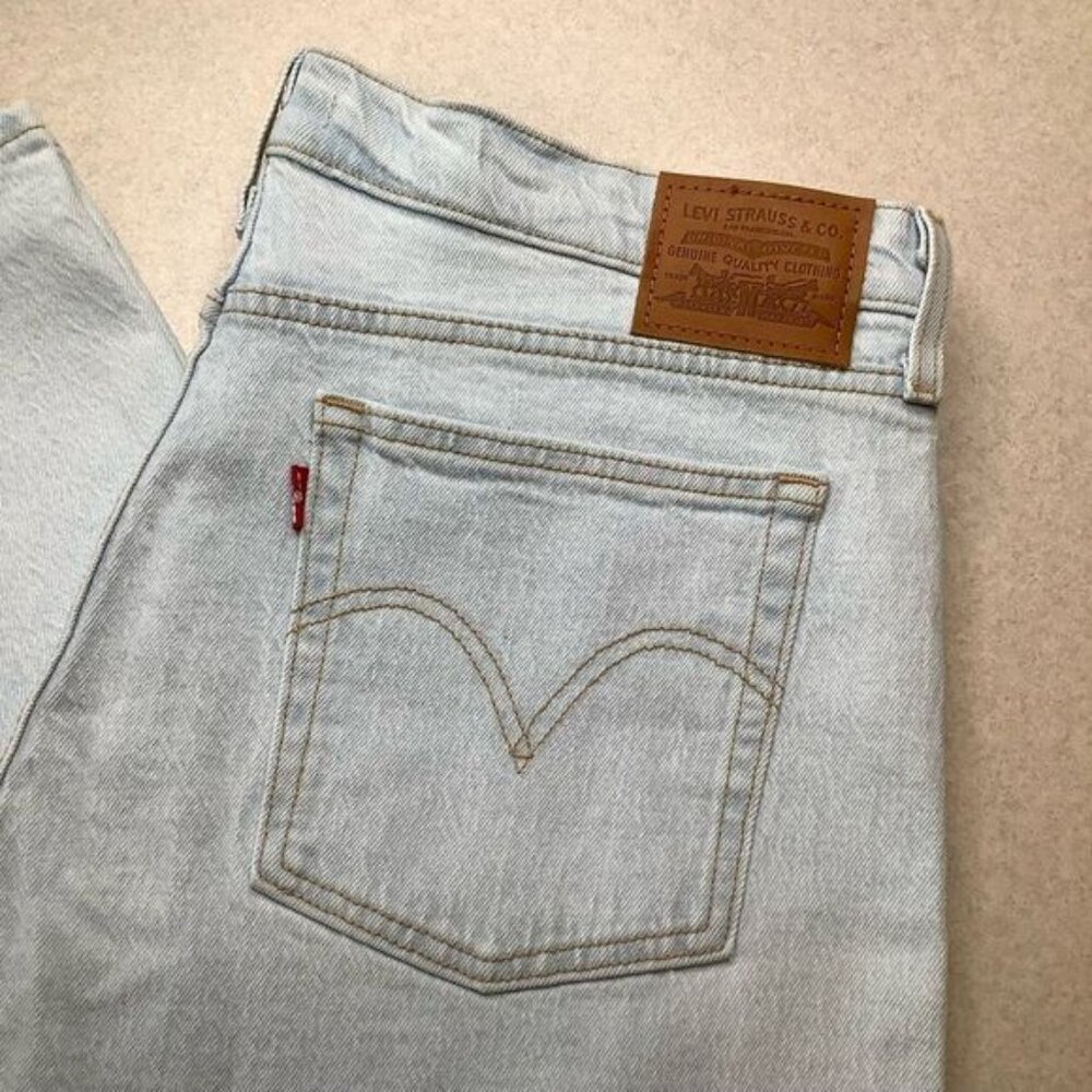 Levi’s Premium Wedgie Straight 32 Think Outside‎ Light Wash NWOT - Picture 3 of 9